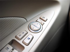 2011 2.0L Զ