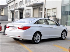 2011 2.0L Զ