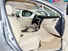 ��ľ(����),������,2011�� 2.4L����CVT��׼��,��������ʵ��ͼƬ