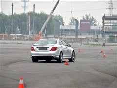 2010 C 63 AMG ǿ