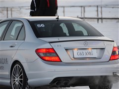 2010 C 63 AMG ǿ