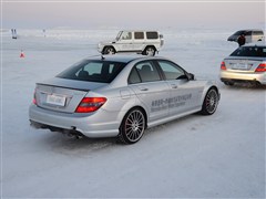 2010 C 63 AMG ǿ