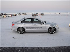 2010 C 63 AMG ǿ