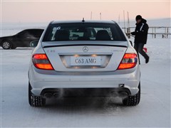 2010 C 63 AMG ǿ