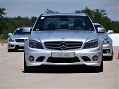 2010 C 63 AMG ǿ