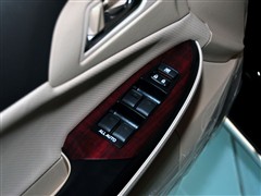 2010 V6 3.0L Royal Saloon