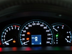 2010 V6 3.0L Royal Saloon