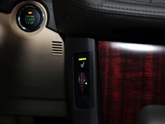 2010 V6 3.0L Royal Saloon