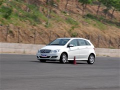 2009 B 200 ʱ