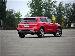 2015�� GLA 260 4MATIC �˶���