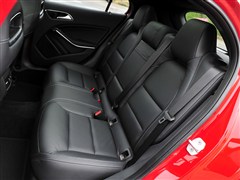 2015�� GLA 260 4MATIC �˶���