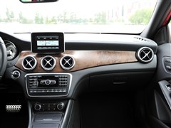 2015�� GLA 260 4MATIC �˶���