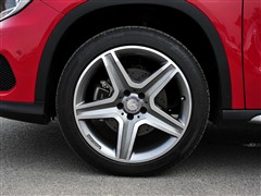 2015�� GLA 260 4MATIC �˶���