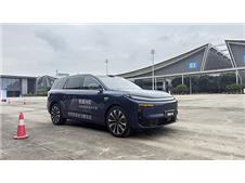 16.58�����仪ΪǬ��������M8��ɳ�Լݣ�������<b>SUV</b>����