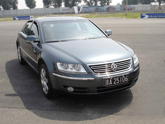 辉腾V8价格解析